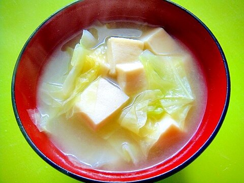 高野豆腐とキャベツの味噌汁